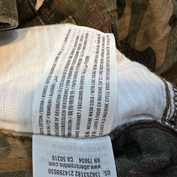 Abercrombie & Fitch Camo Straight Leg Jeans High Rise - Picture 5 of 5